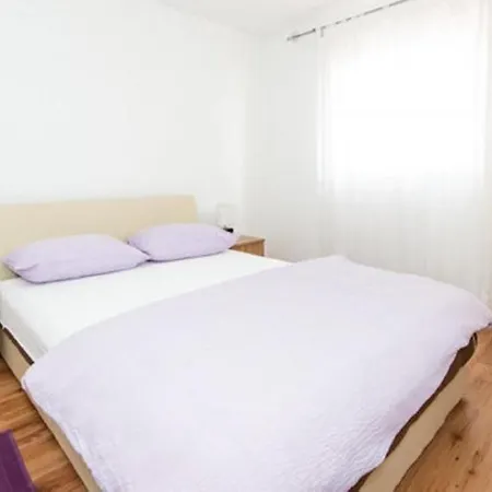 Nice View Apartment- Two-bedroom Lägenhet