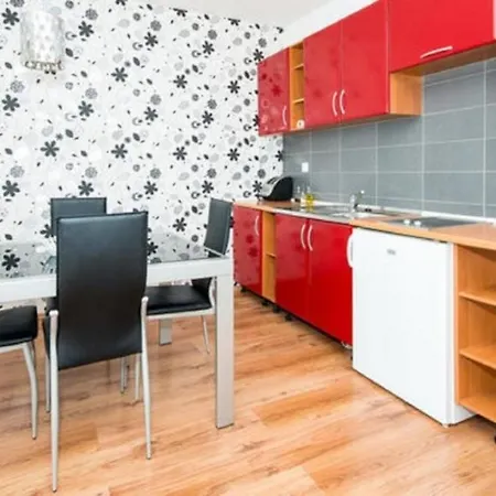 Nice View Apartment- Two-bedroom شقة